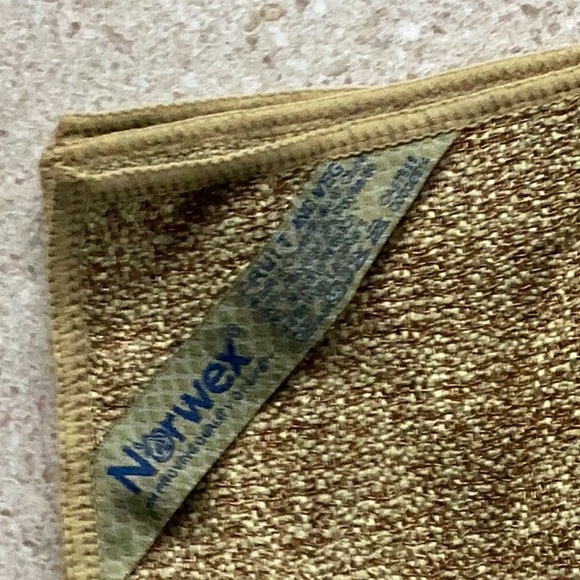 Norwex Veggie and Fruit Scrub Cloth - Picture 2 of 4